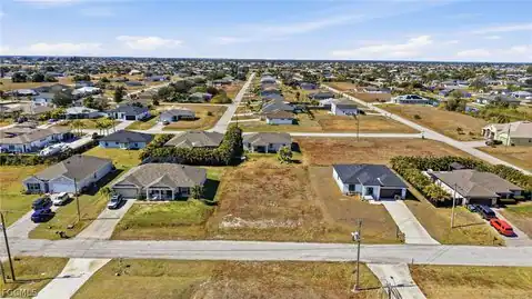 302 NW 27th Avenue, Cape Coral, FL 33993 — photo 2