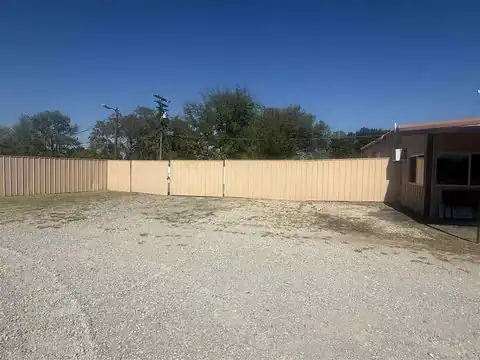 705 E Chicago Avenue, Yale, OK 74085 — photo 4