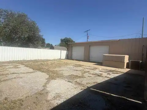 705 E Chicago Avenue, Yale, OK 74085 — photo 5