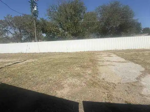 705 E Chicago Avenue, Yale, OK 74085 — photo 6