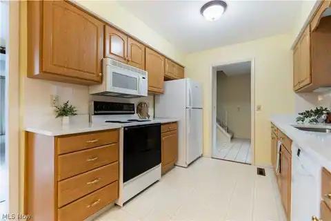 19281 Idlewood Trail, Strongsville, OH 44149 — photo 12
