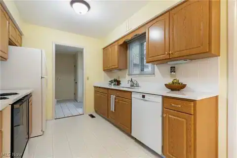19281 Idlewood Trail, Strongsville, OH 44149 — photo 13