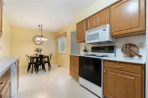 19281 Idlewood Trail, Strongsville, OH 44149 — photo 16