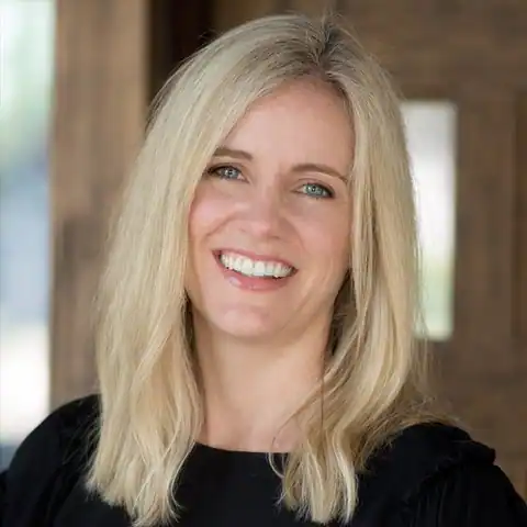 Lindsay Dwyer